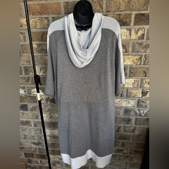 Lululemon Opened Up Poncho
DESIGNED FOR ON THE MOVE Size M/L - Picture 8 of 13